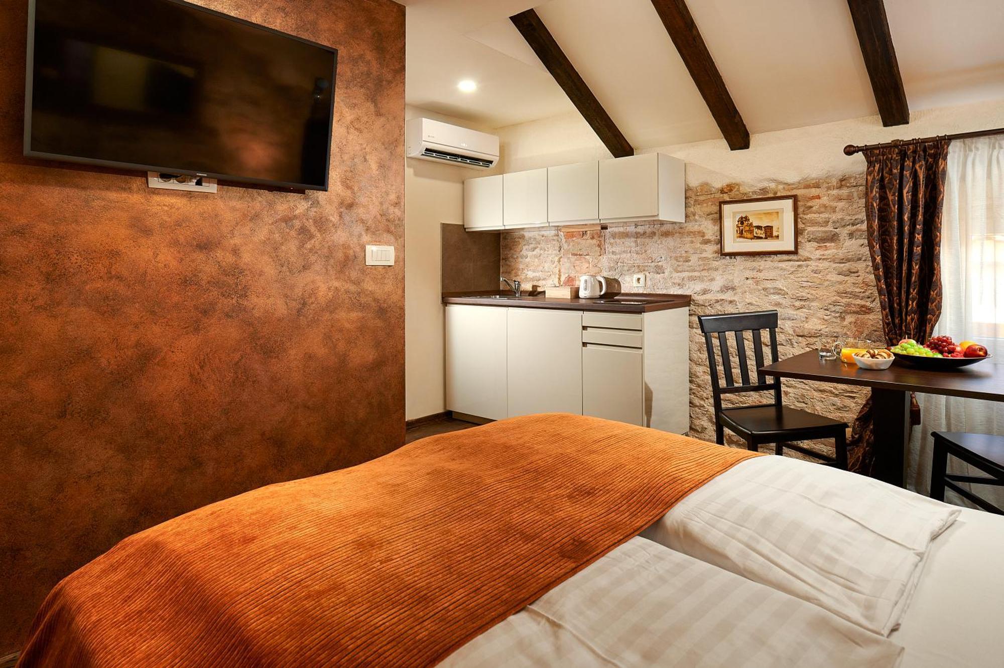 Rustic Apartments Sv Frane In The Old Town Šibenik Esterno foto