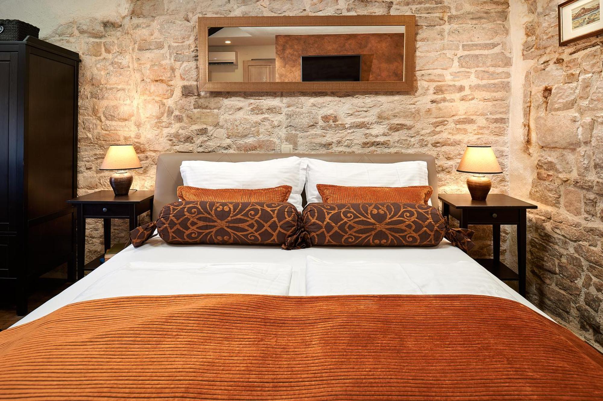 Rustic Apartments Sv Frane In The Old Town Šibenik Esterno foto